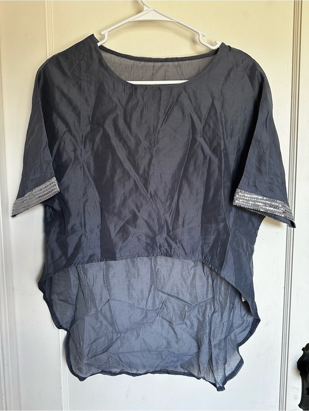 Lightweight Gray Women’s Hi-Low Top with Embellished Sleeve NWOT